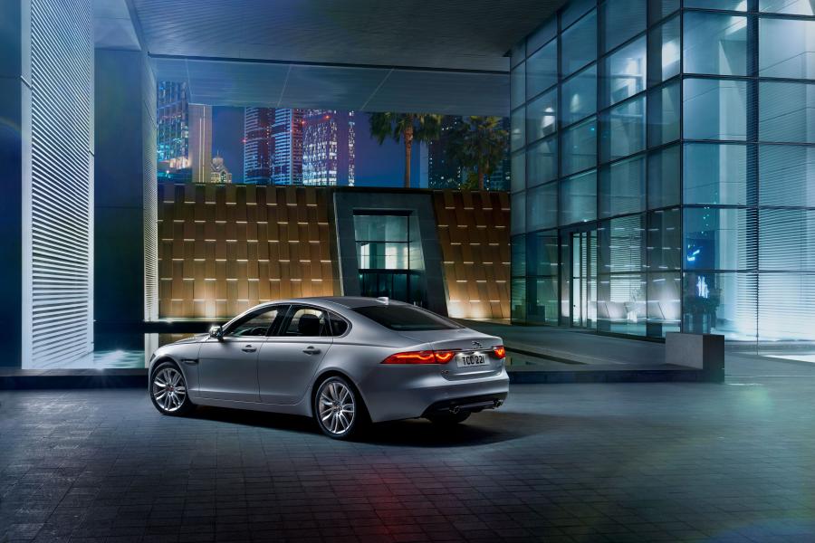  Jaguar XF Prestige 2015 года  (фото 11 из 13)